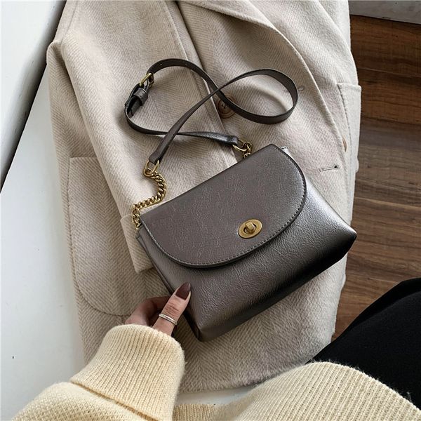 2020 new western style messenger bag super fire retro small square bag simple fashion shoulder
2020 new western style messenger bag super fire retro small square bag simple fashion shoulder