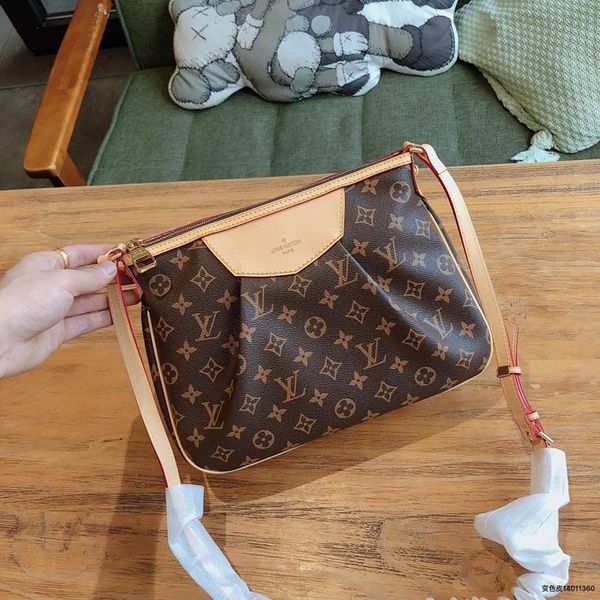 2019 новые женские дизайнерские роскошные нано но BB сумки туренн риволи коричневая
2019 новые женские дизайнерские роскошные нано но BB сумки туренн риволи коричневая