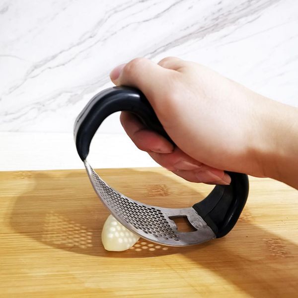 1pcs stainless steel manual garlic press chopper grinding multi-function bottle opener garlic presses cooking gadgets tool
1pcs stainless steel manual garlic press chopper grinding multi-function bottle opener garlic presses cooking gadgets tool