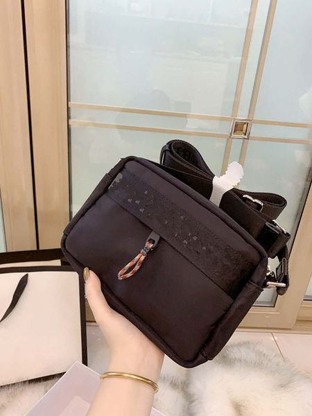 the new strap black nylon messenger vintage man inclined single shoulder bag men and women purses cloth fashion female package
the new strap black nylon messenger vintage man inclined single shoulder bag men and women purses cloth fashion female package