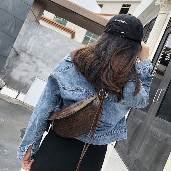 waist bags chest bag women leather serpentine retro snak skin shouder female travel zip fanny pack
waist bags chest bag women leather serpentine retro snak skin shouder female travel zip fanny pack