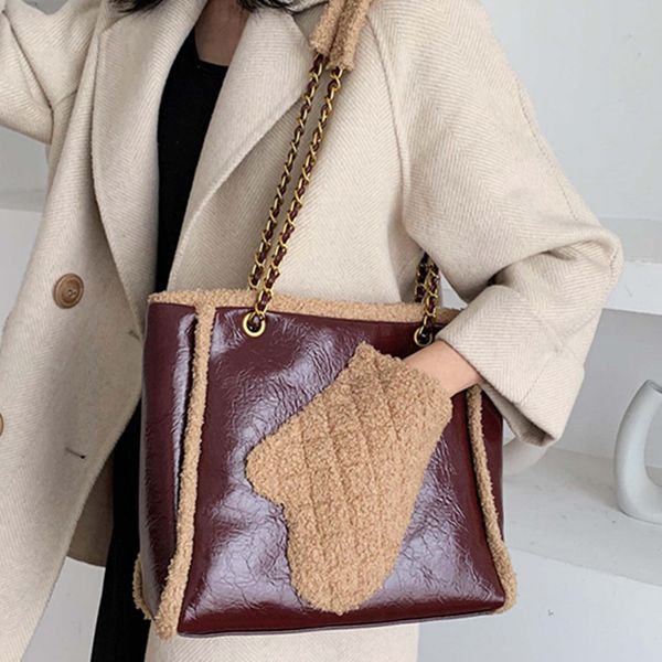 2019 new women's shoulder bag designer leather chain messenger bags fashion plush gloves decorated winter handbag
2019 new women's shoulder bag designer leather chain messenger bags fashion plush gloves decorated winter handbag