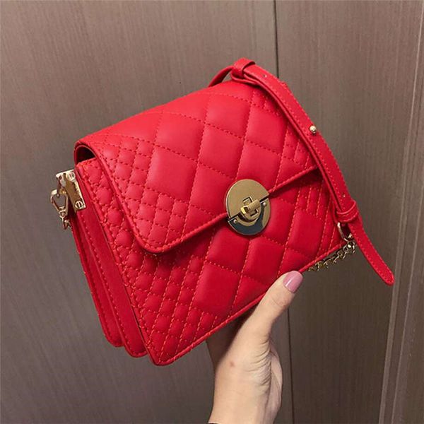 new quality pu leather shoulder bag women's designer handbag lock chain messenger bag flap 2020 fashion crossbody bags for women
new quality pu leather shoulder bag women's designer handbag lock chain messenger bag flap 2020 fashion crossbody bags for women