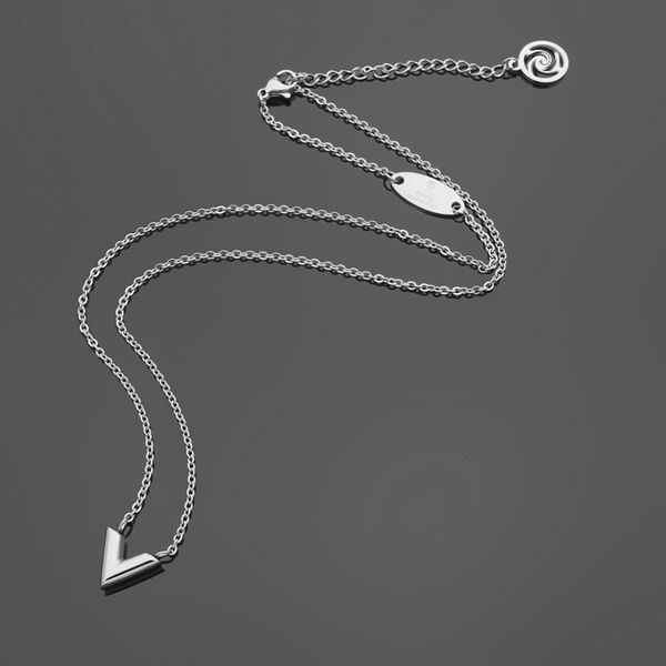 clover necklace for women titanium steel v letter pendant jewelry fade free, Silver
clover necklace for women titanium steel v letter pendant jewelry fade free, Silver