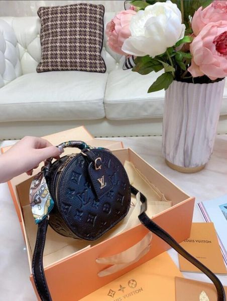 2020 brand design women female shoulder crossbody shell bags fashion small messenger bag handbags pu shoulder bag leather bucket bag h049
2020 brand design women female shoulder crossbody shell bags fashion small messenger bag handbags pu shoulder bag leather bucket bag h049