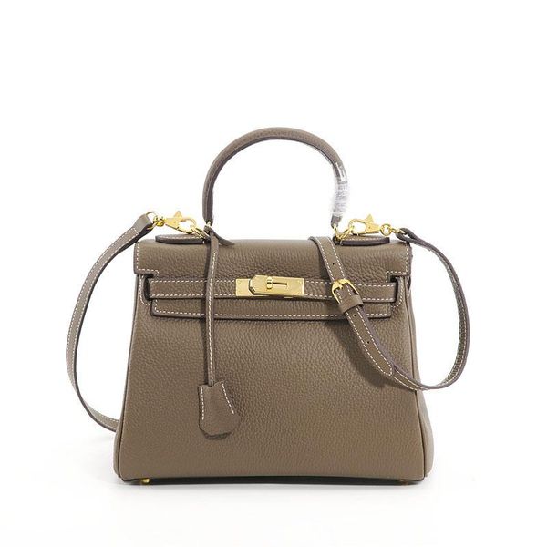 luxurious2019 leather genuine woman kylie red bag portable marry bride carrie package
luxurious2019 leather genuine woman kylie red bag portable marry bride carrie package