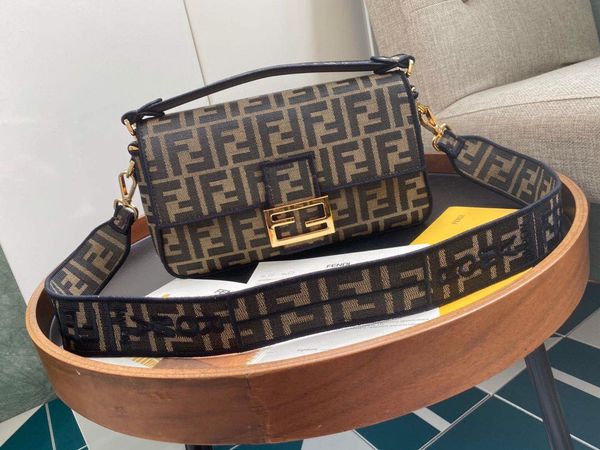 classic lady's handbag 7a high-end custom quality handbag fashion business casual style metal accessories with long shoulder strap
classic lady's handbag 7a high-end custom quality handbag fashion business casual style metal accessories with long shoulder strap