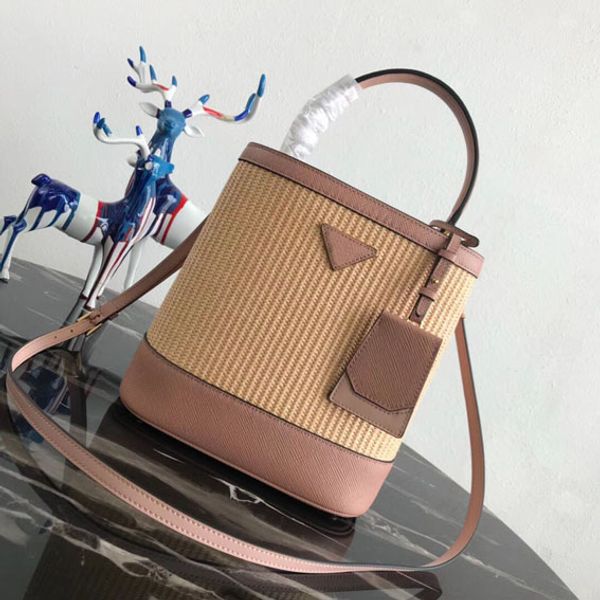 limited edition r bag fashion hand woven inner leather bucket handbag luxury street shopping women's bag leather handle
limited edition r bag fashion hand woven inner leather bucket handbag luxury street shopping women's bag leather handle