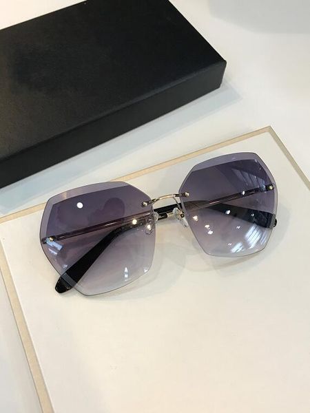 new fashion women sunglasses 4220 men sunglasses simple and generous men sun glasses outdoor uv400 protection eyewear with case, White;black
new fashion women sunglasses 4220 men sunglasses simple and generous men sun glasses outdoor uv400 protection eyewear with case, White;black