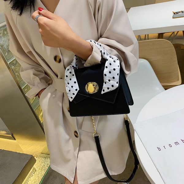summer wave point scarf women's bag 2019 new irregular lock small square bag chain single shoulder slant
summer wave point scarf women's bag 2019 new irregular lock small square bag chain single shoulder slant
