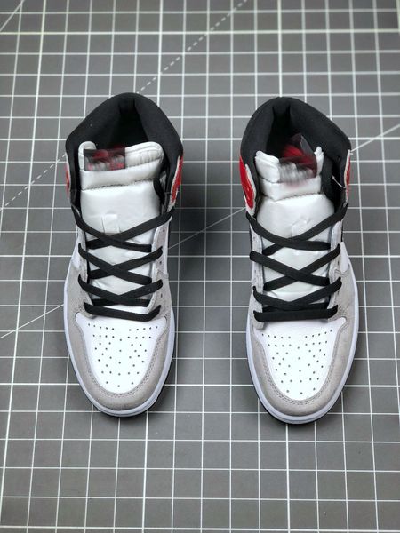 wholesale 2020 new 1 light smoke grey basketball shoes men women 1s light smoke grey sports sneakers high quality
wholesale 2020 new 1 light smoke grey basketball shoes men women 1s light smoke grey sports sneakers high quality