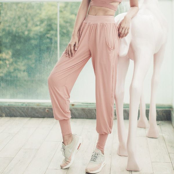 2019 loose yoga pants wide leg straps bandage sport leggings with pocket fitness running pants outdoor workout apparel, White;red
2019 loose yoga pants wide leg straps bandage sport leggings with pocket fitness running pants outdoor workout apparel, White;red