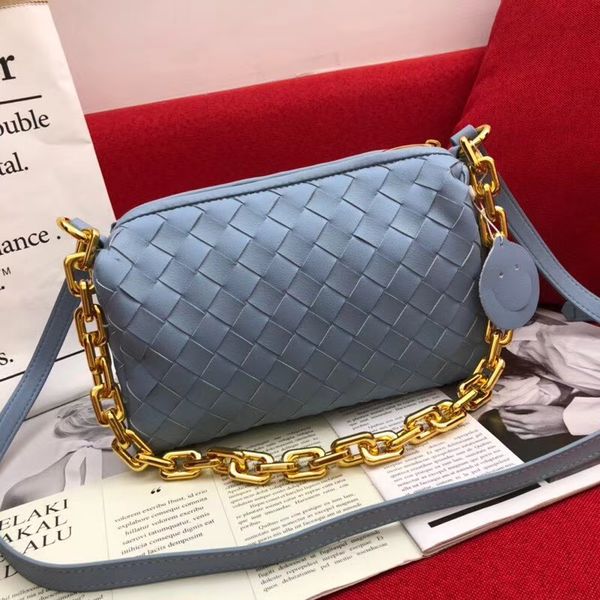 excellent quality wholesale fashion luxury designer genuine leather handwoven clutch bags big gold chains bags handbag newly
excellent quality wholesale fashion luxury designer genuine leather handwoven clutch bags big gold chains bags handbag newly