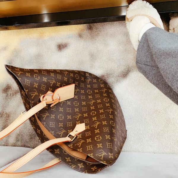 2020 latest fashion shopping bag simple leisure tote bag large capacity travel must-have size :47*31 cm a
2020 latest fashion shopping bag simple leisure tote bag large capacity travel must-have size :47*31 cm a