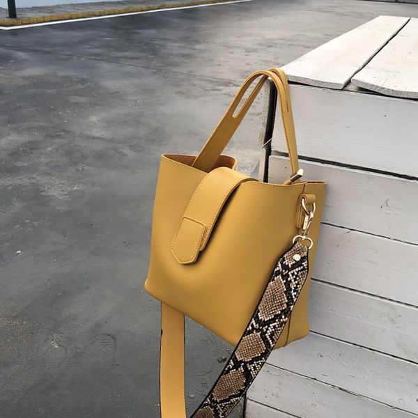 casual pu bucket bag women handbags fashion serpentine shoulder strap bags lady shoulder bag large capacity composite bags 2019 t200428
casual pu bucket bag women handbags fashion serpentine shoulder strap bags lady shoulder bag large capacity composite bags 2019 t200428