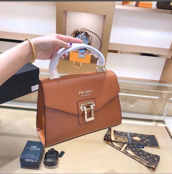 2020 женская мода модный роскошный crossbody сумка ol commuter дамы изысканный дикий crossbody сумка сумка рюкзак
2020 женская мода модный роскошный crossbody сумка ol commuter дамы изысканный дикий crossbody сумка сумка рюкзак
