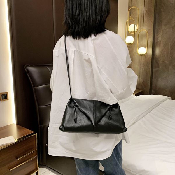 luxury women's bag designer black beige brown brown magnetic buckle women's one shoulder slant straddle bag
luxury women's bag designer black beige brown brown magnetic buckle women's one shoulder slant straddle bag