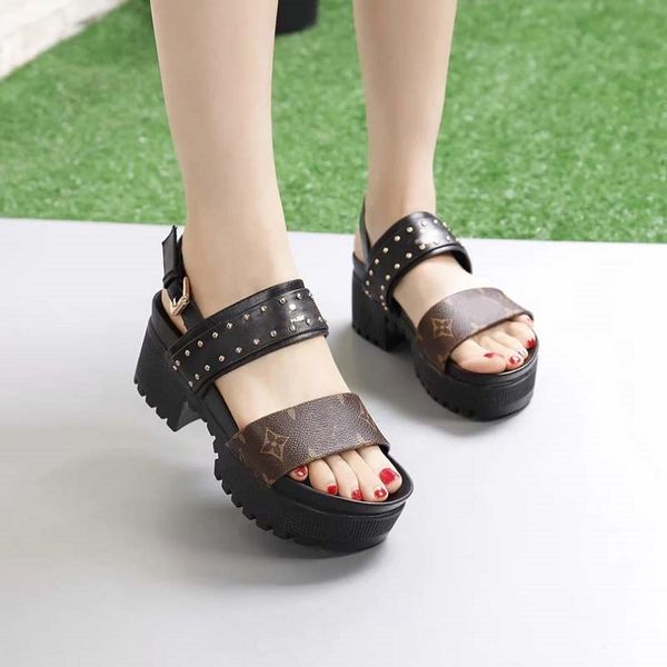 classics brand women high heels leather sandals flat shoes dress shoes womens summer sandals beach slide luxury women shoes shoes011 l08, Black;red
classics brand women high heels leather sandals flat shoes dress shoes womens summer sandals beach slide luxury women shoes shoes011 l08, Black;red