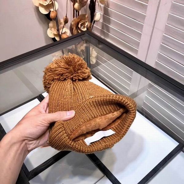 2019 new luxury fashion knitting cotton hats good quality women winter warm brown long hats with hair ball with box, Blue;gray
2019 new luxury fashion knitting cotton hats good quality women winter warm brown long hats with hair ball with box, Blue;gray