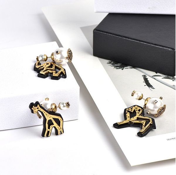 2020 new fashion animal earrings giraffe elephant lion concise and generous high-quality gifts, Silver
2020 new fashion animal earrings giraffe elephant lion concise and generous high-quality gifts, Silver