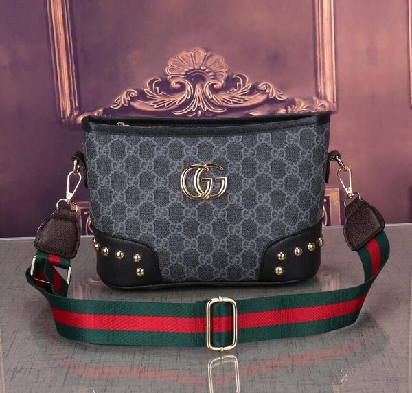 designer handbags wild retro women's bag european and american fashion single shoulder messenger bag ladies large-capacity handbag
designer handbags wild retro women's bag european and american fashion single shoulder messenger bag ladies large-capacity handbag
