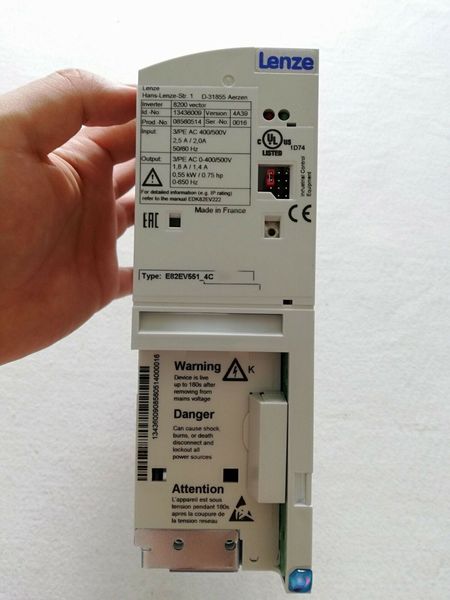 1 pc original lenze inverter e82ev551k4c e82ev551-4c e82ev5514c new in box expedited shipping
1 pc original lenze inverter e82ev551k4c e82ev551-4c e82ev5514c new in box expedited shipping