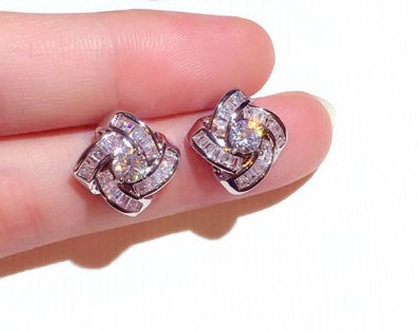 super glittering diamond zircon geometric flower stud earrings for woman girls ins fashion luxury cute designer, Golden;silver
super glittering diamond zircon geometric flower stud earrings for woman girls ins fashion luxury cute designer, Golden;silver