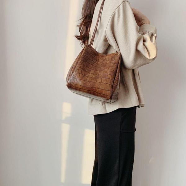 autumn/winter 2020 new ur crocodile slant bag bucket bag women retro texture small single shoulder hand-held underarm
autumn/winter 2020 new ur crocodile slant bag bucket bag women retro texture small single shoulder hand-held underarm