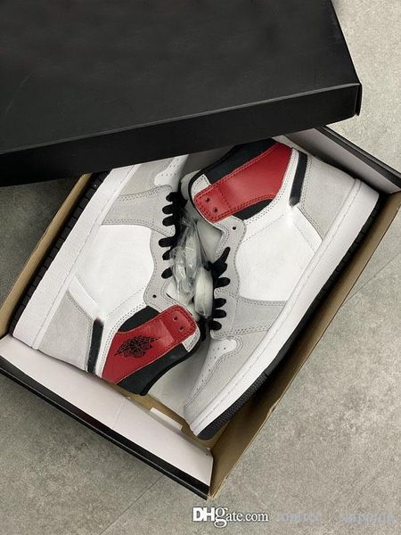 2020 air aauthentic 1 high og retro white black light smoke grey men basketball shoes 555088-126 varsity red sports sneakers with box
2020 air aauthentic 1 high og retro white black light smoke grey men basketball shoes 555088-126 varsity red sports sneakers with box