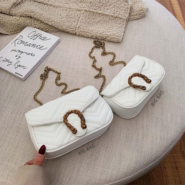 xiaoxiangfeng lingge chain bag 2020 new wave of european and american fashion lock small square bag mini shoulder messenger
xiaoxiangfeng lingge chain bag 2020 new wave of european and american fashion lock small square bag mini shoulder messenger