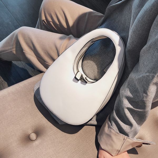 round design hand bag retro moon shape snake pattern handbag arc small tote bag new personality purse chic party evening clutch
round design hand bag retro moon shape snake pattern handbag arc small tote bag new personality purse chic party evening clutch