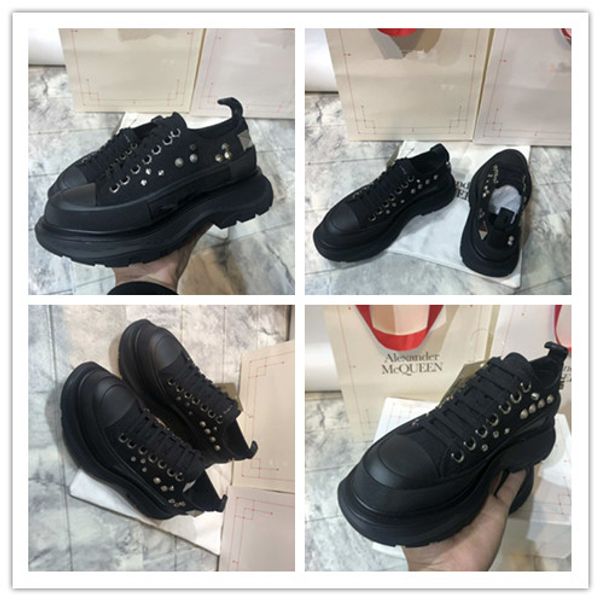 the 2020ss spring first vamp uses custom original canvas and stylish rivets using old sheepskin, Black
the 2020ss spring first vamp uses custom original canvas and stylish rivets using old sheepskin, Black
