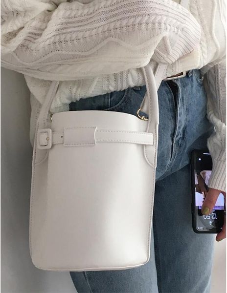 2020 new women's bag fashion bucket bag women's solid color korean handbag large capacity shoulder fashion
2020 new women's bag fashion bucket bag women's solid color korean handbag large capacity shoulder fashion