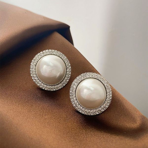 korean trendy round imitation pearl stud earrings for women fashion shiny crystal statement earrings 2019 jewelry gift, Golden;silver
korean trendy round imitation pearl stud earrings for women fashion shiny crystal statement earrings 2019 jewelry gift, Golden;silver