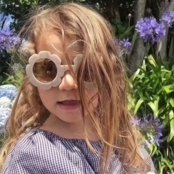 vintage round children sunglasses women fashion flower 2020 kids sunglasses oversized glasses oculos feminino uv400, White;black
vintage round children sunglasses women fashion flower 2020 kids sunglasses oversized glasses oculos feminino uv400, White;black