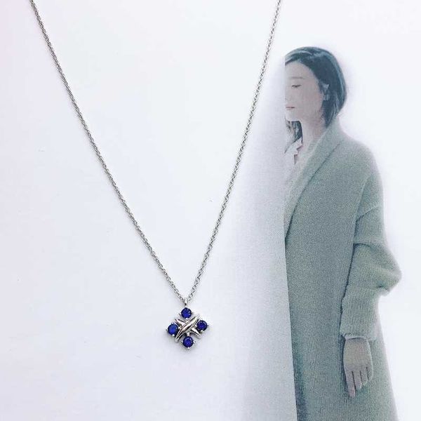 1: 1 original model s925 sterling silver necklace classic fashion 4 blue zircons necklace ladies jewelry birthday gift
1: 1 original model s925 sterling silver necklace classic fashion 4 blue zircons necklace ladies jewelry birthday gift