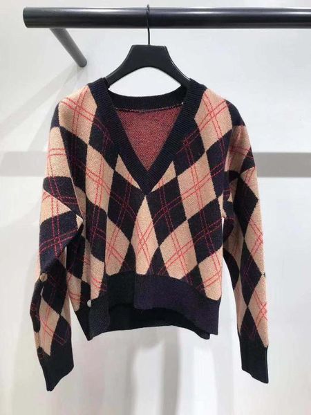 2019 fall and winter new retro hit the color diamond jacquard wool v-neck sweater for women, White;black
2019 fall and winter new retro hit the color diamond jacquard wool v-neck sweater for women, White;black