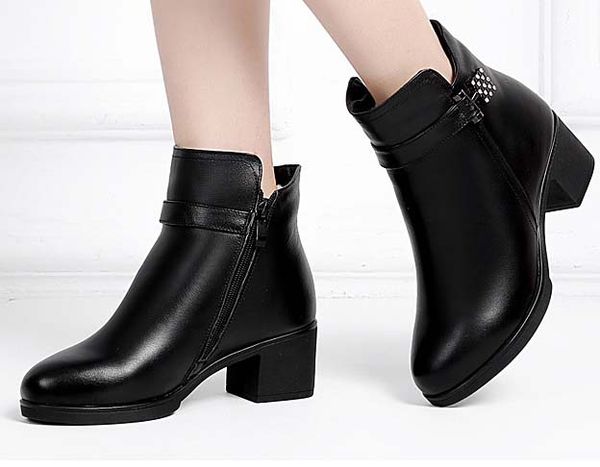 2019 short boots in autumn and winter leather laces for and women shoes with designer fashion martin boots casual sports shoes z37, Black
2019 short boots in autumn and winter leather laces for and women shoes with designer fashion martin boots casual sports shoes z37, Black