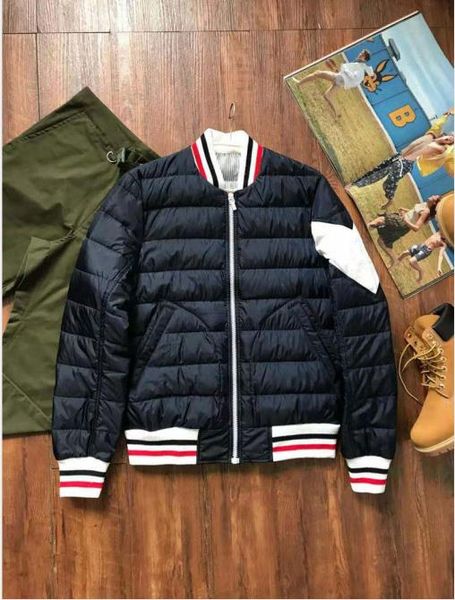 мужчины конструктор куртки parka полосатые 2019 mens дизайнер одежды синий вниз марка ветровки мужские женская luxury top наградные куртки п, Black;brown
мужчины конструктор куртки parka полосатые 2019 mens дизайнер одежды синий вниз марка ветровки мужские женская luxury top наградные куртки п, Black;brown