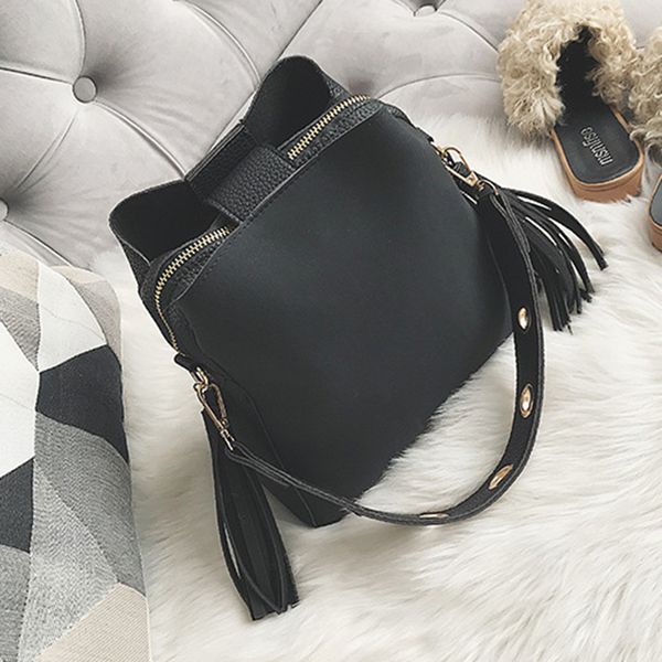 2020 fashion frosted women's bucket bag retro tassel lady messenger bag shoulder simple messenger handbag
2020 fashion frosted women's bucket bag retro tassel lady messenger bag shoulder simple messenger handbag