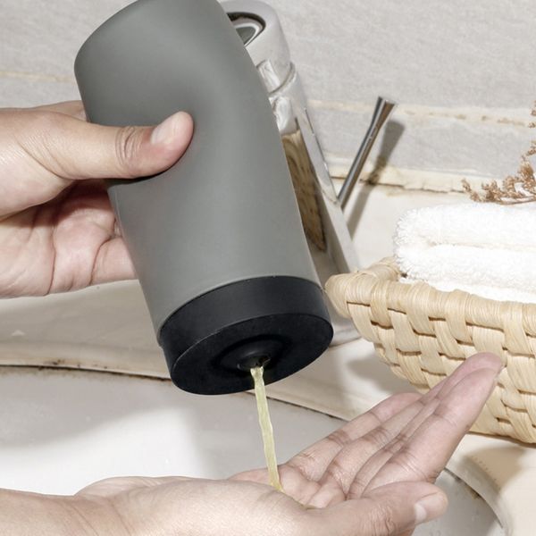 2pcs silicone bottles squeezable refillable bottle container for shampoo conditioner lotion toiletries
2pcs silicone bottles squeezable refillable bottle container for shampoo conditioner lotion toiletries