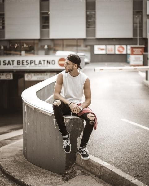 mens represen designer jeans black white striped knee holes ripped zipper pencil biker jeans hiphop street pantalones, Blue
mens represen designer jeans black white striped knee holes ripped zipper pencil biker jeans hiphop street pantalones, Blue