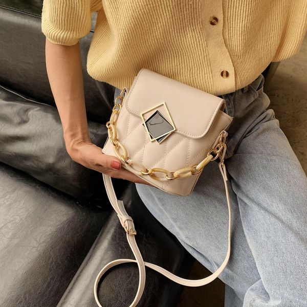 2020 new shoulder bag women's casual fashion korean version of the messenger bag simple retro diamond bucket
2020 new shoulder bag women's casual fashion korean version of the messenger bag simple retro diamond bucket