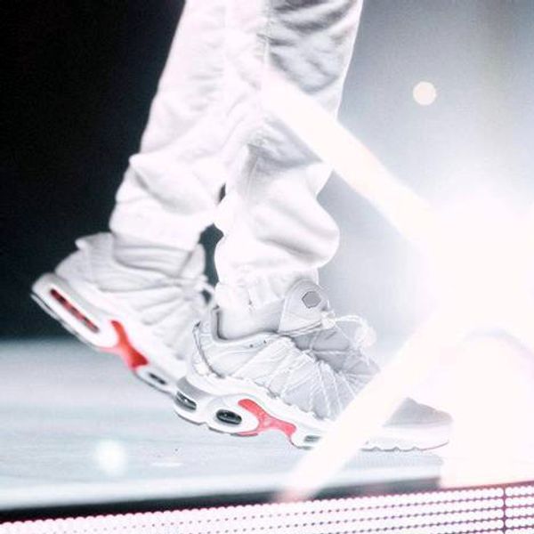 new drake plus tn run utility men athletic shoes for mens fashion champagnepapi sneakers yellow white black running designer trainer shoes, White;red
new drake plus tn run utility men athletic shoes for mens fashion champagnepapi sneakers yellow white black running designer trainer shoes, White;red