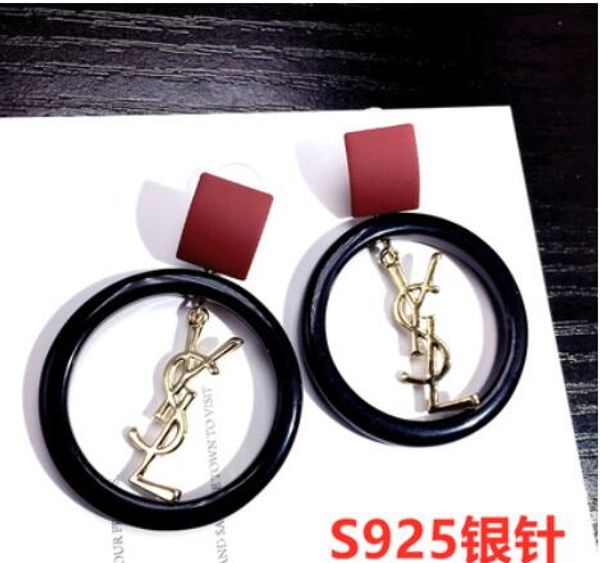 2019 fashion designe5r earrings gold plated luxury ear studs v stamp stainless steel earrings for women wholesale6, White
2019 fashion designe5r earrings gold plated luxury ear studs v stamp stainless steel earrings for women wholesale6, White