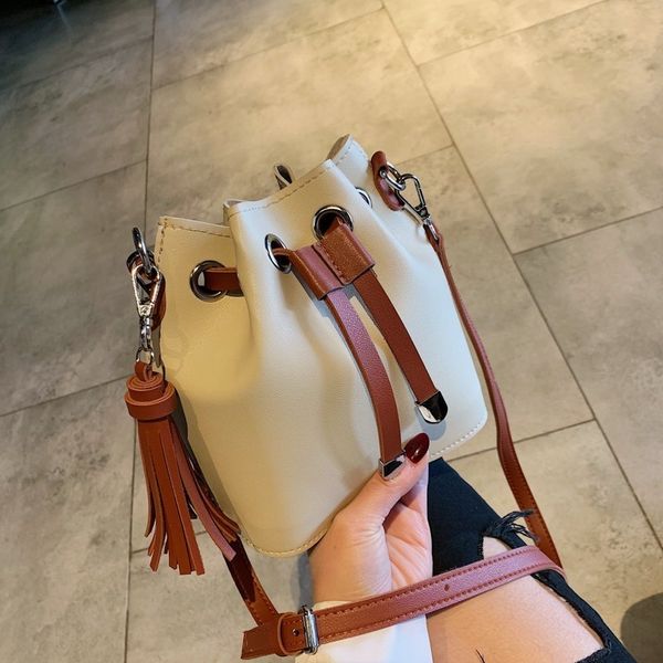 2019 bucket bags for women simple tassel chain leather handbag lady casual new clutch fashion composite shoulder messenger bag
2019 bucket bags for women simple tassel chain leather handbag lady casual new clutch fashion composite shoulder messenger bag