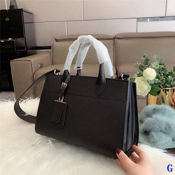 designer luxury handbag women designei shoulder bag leather pure color restoring ancient ways wild joker newset fashion 2g
designer luxury handbag women designei shoulder bag leather pure color restoring ancient ways wild joker newset fashion 2g