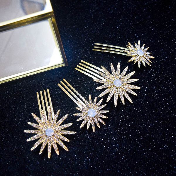 new bride golden sun flower rhinestone hair comb hairpin comb princess children wedding dress accessories, Golden;white
new bride golden sun flower rhinestone hair comb hairpin comb princess children wedding dress accessories, Golden;white