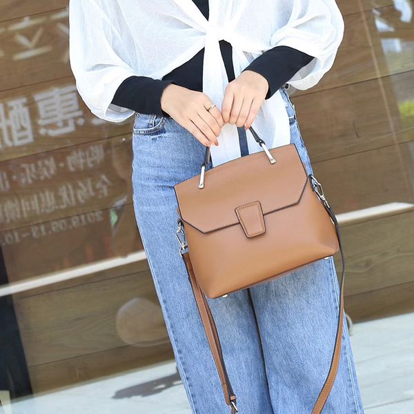 fashion woman handbags genuine leather solid high capacity soft shoulder bags casual bag
fashion woman handbags genuine leather solid high capacity soft shoulder bags casual bag