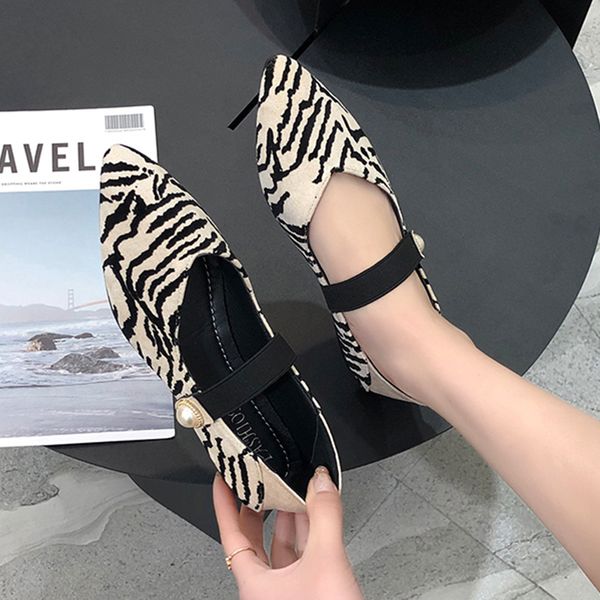 leopard shoes women 2020 fashion women's female footwear pointed toe pearl decorateion casual sneaker new modis dress summer, Black
leopard shoes women 2020 fashion women's female footwear pointed toe pearl decorateion casual sneaker new modis dress summer, Black